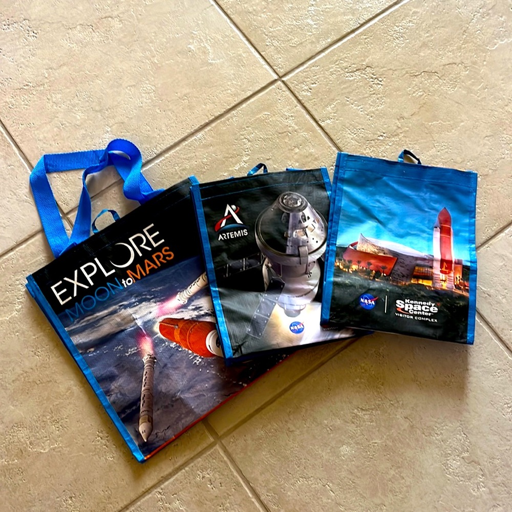 NWT Kennedy Space Center Reusable Bags